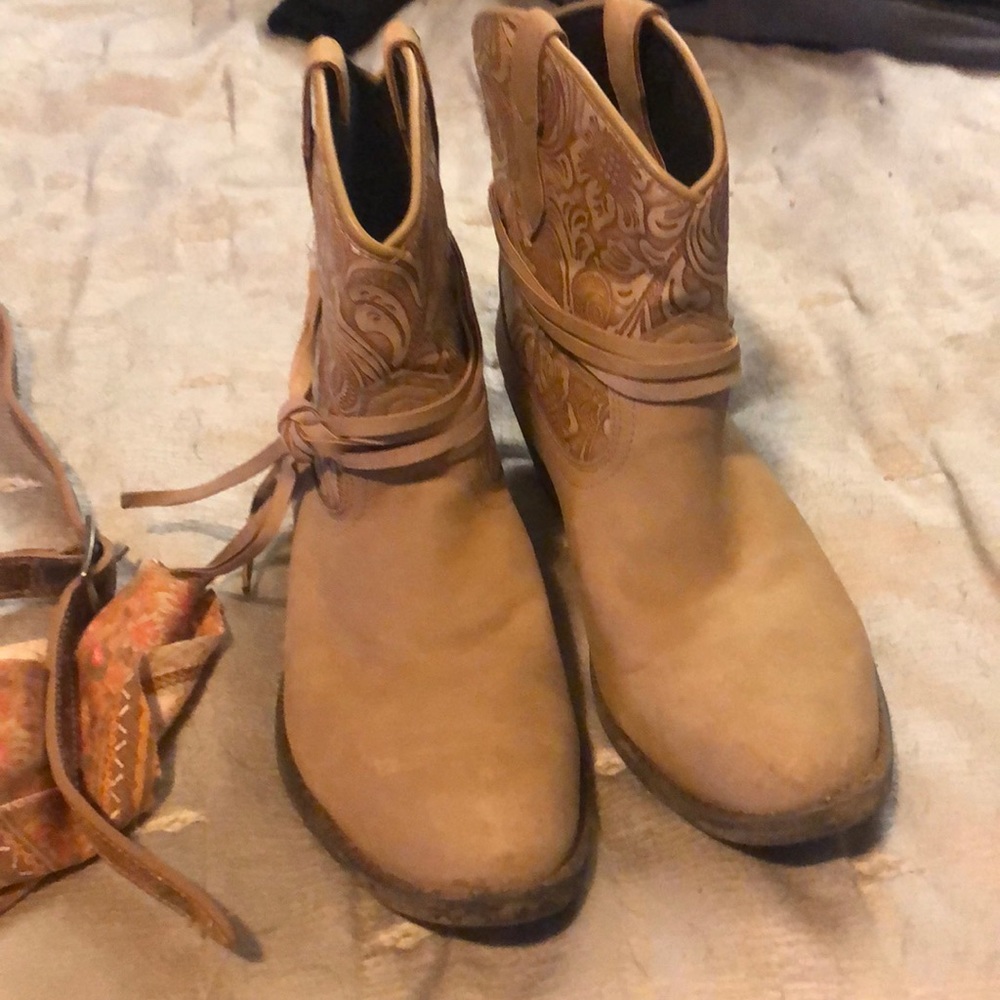 Camel color woman’s cowboy boots